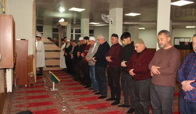 Batman'da Ramazanın manevi iklimi "hatimle teravih"te yaşatılıyor