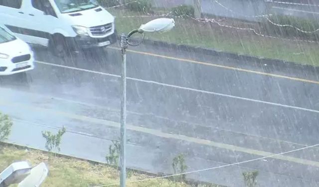 Diyarbakır'da kısa süreli dolu yağışı