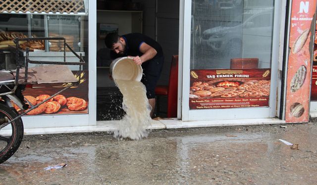 Esnaf tepkili: Her yağmurda aynı mağduriyeti yaşıyoruz