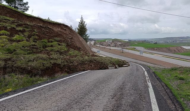 Diyarbakır-Mardin yolunda toprak kayması tehlikesi