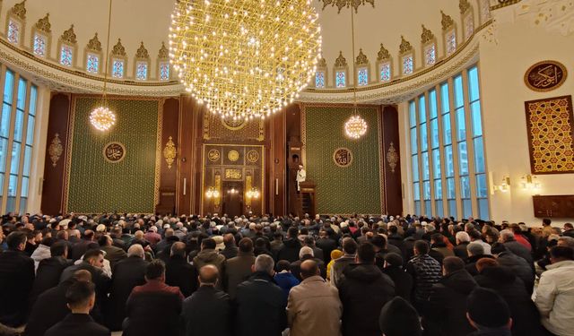 Malatya'da bayram namazında camiler doldu taştı