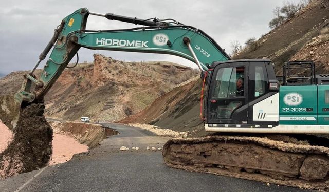 Bölgede yol yapım çalışmaları devam ediyor