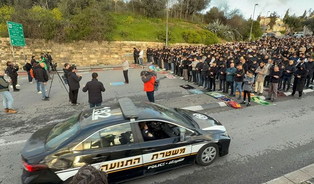 Siyonistler, Mescid-i Aksa'ya gitmeye çalışan Filistinlilere saldırdı