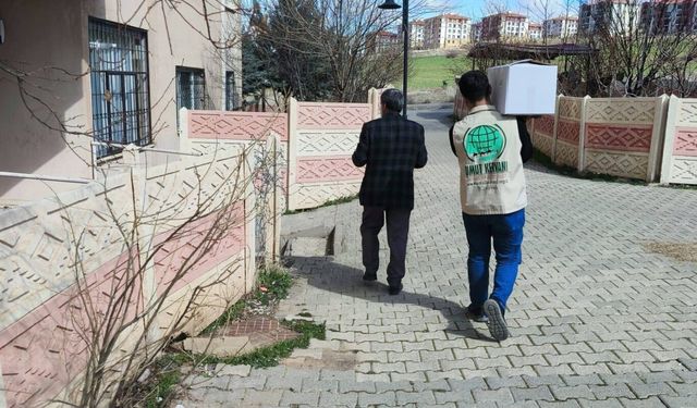 Umut Kervanı'ndan ihtiyaç sahibi ailelere gıda yardımı