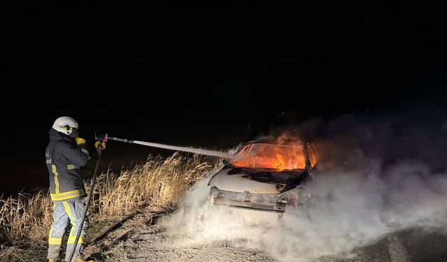 Van’da seyir halindeki araç alev aldı