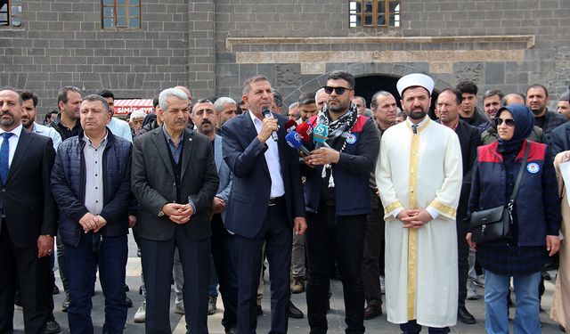 Diyarbakır'da Maraş'taki okul saldırılarında vefat edenler için basın açıklaması