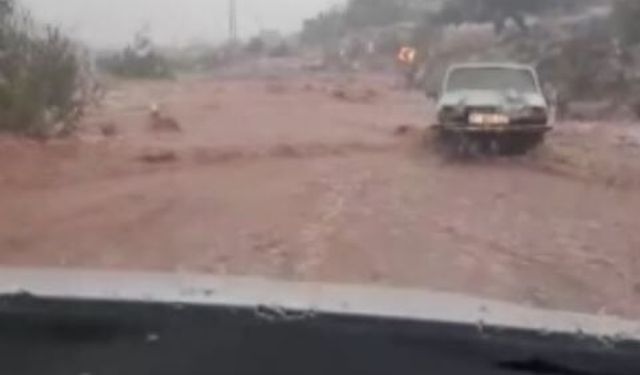 Adana'da dere taştı: Araçtan atlayan 2 kişiden biri hayatını kaybetti