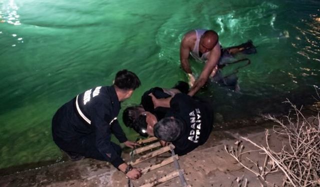 Adana’da sulama kanalına devrilen otomobilin sürücüsü öldü