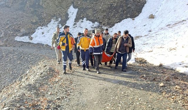 Batman'da heyelana rağmen kanamalı gebe için seferberlik