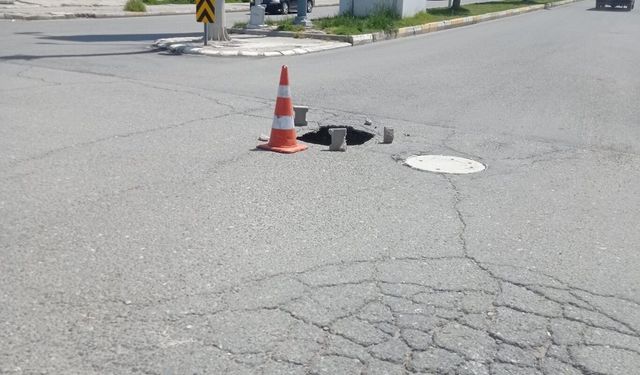 Batman'da yolda meydana gelen göçük ulaşımı aksattı