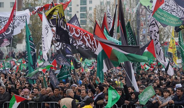 Diyarbakır'da yağmura rağmen yoğun katılım: Halkın mesajı net