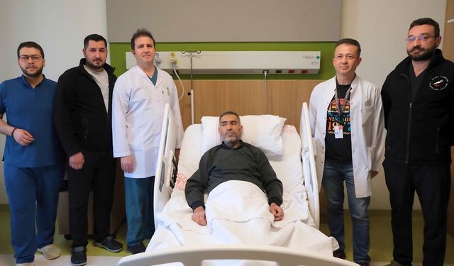 Gaziantep'te bir hastadan 8,5 kiloluk böbrek çıkarıldı