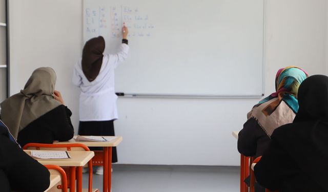 Malatya'da yaşlı vatandaşlara okuma yazma desteği