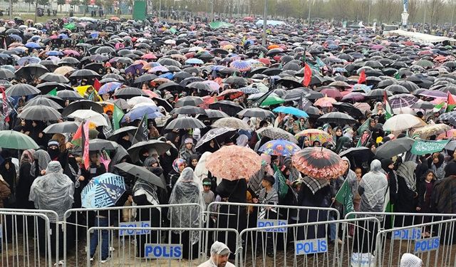 Mevlid-i Nebi mitingi Diyarbakır'da yoğun bir katılımla başladı