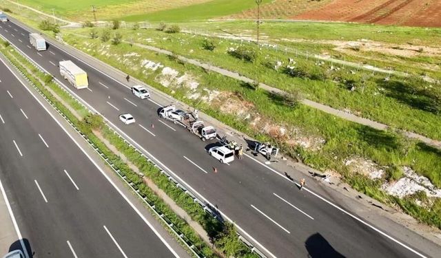 Şanlıurfa'da iki araç çarpıştı: 3 ölü, 5 yaralı