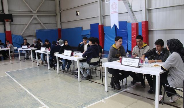 Temel Dini Bilgiler Yarışmasında birinci Bismil Fen Lisesi