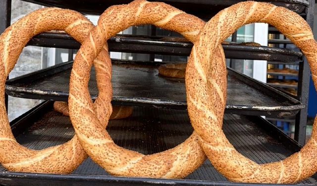 Diyarbakır'daki bu simit boyutuyla şaşırtıyor: Fiyatına rağmen ilgi odağı