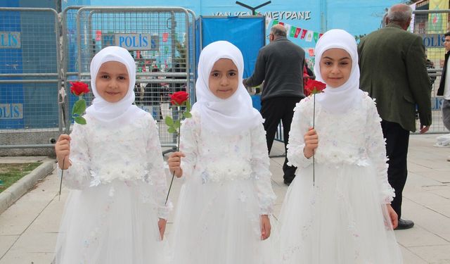 Van’da Mevlid-i Nebi etkinliğine katılan çocuklar: Peygamberimizi her şeyden daha çok seviyoruz