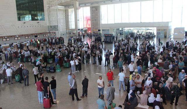 Yıllardır kutsal toprakların hasretini çeken 194 hacı adayı Mardin’den yola çıktı