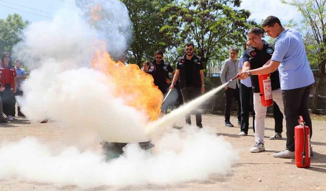 Diyarbakır'da öğrencilere afet eğitimi ve yangın tatbikatı