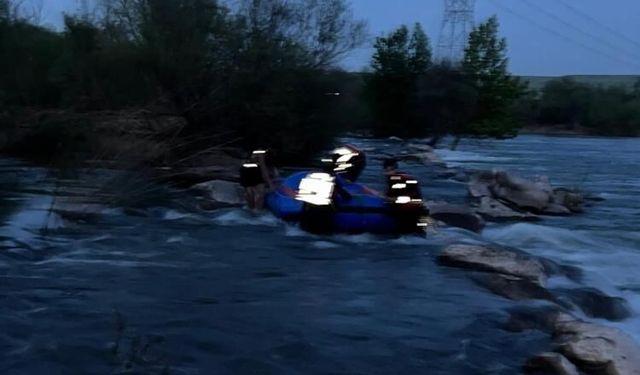 Dicle Nehri'nde mahsur kalan genç kurtarıldı