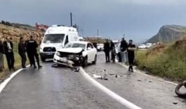 Diyarbakır'da otomobil ile motosiklet kafa kafaya çarpıştı