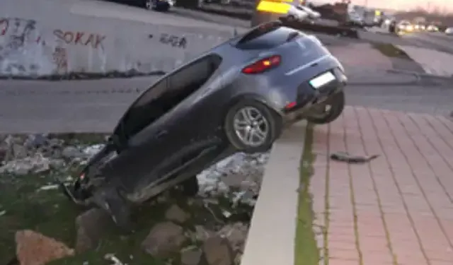 Diyarbakır'da taksi ile cip çarpıştı: 3 yaralı