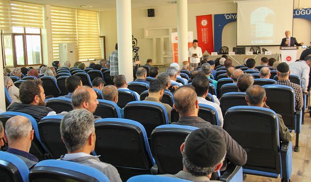 Diyarbakır'da "Eğitim ve Maneviyat" paneli gerçekleştirildi