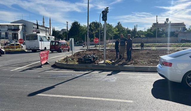 Kilis’te kamyonet ile motosiklet çarpıştı: 3 yaralı