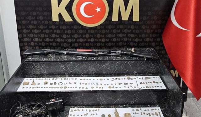 Şırnak’ta tarihi eser operasyonu: 180 obje ele geçirildi