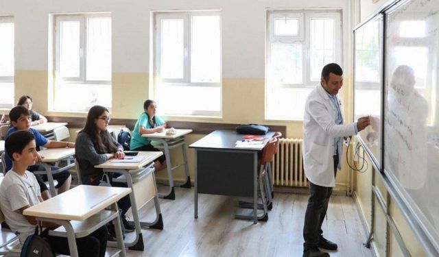 Öğretmenlerin il içi yer değiştirme sonuçları açıklandı