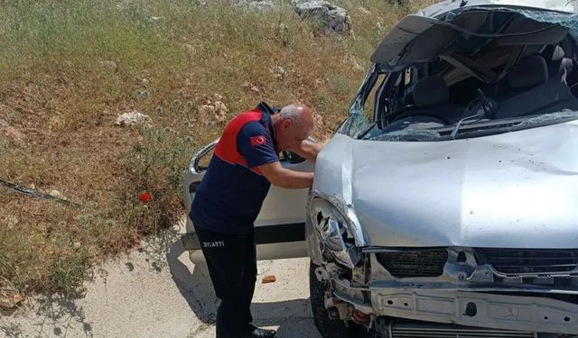 Adıyaman’da araç takla attı: Bir ölü, bir yaralı
