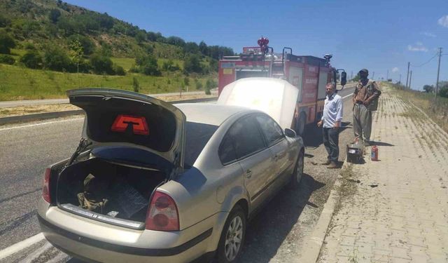 Adıyaman'da seyir halindeki otomobil alev aldı