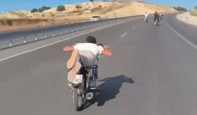 Akrobatik hareketlerle trafiği tehlikeye atan motosiklet sürücülerine ceza