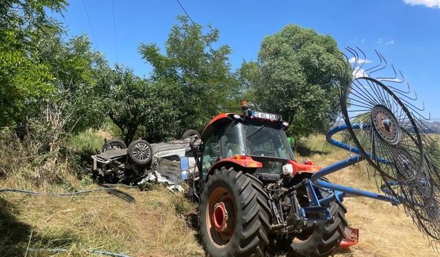 Bingöl'de kaza: Otomobil traktöre çarptı, 1 ağır yaralı