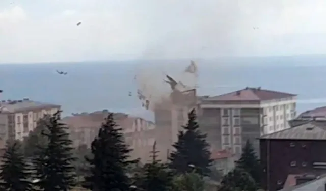 Bitlis'te hortum çatıları yerinden uçurdu: O anlar görüntülendi