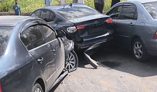 Bitlis'te maddi hasarlı zincirleme trafik kazası