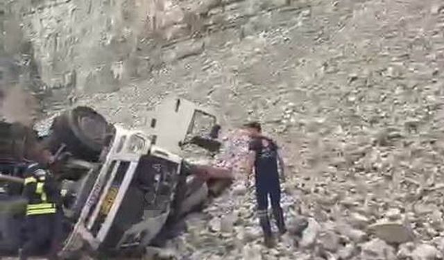Erzurum’da feci kaza: Freni patlayan tırdan atlayan sürücü öldü, 2 kişi yaralandı