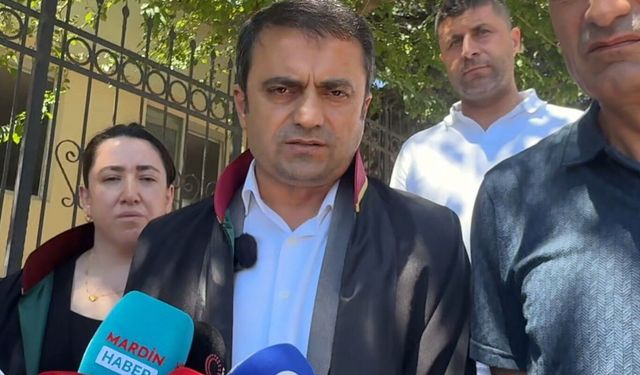 Evlerinde ölü bulunan ailenin davasında 2 sanığa tahliye kararı: Ailenin yakınları ve avukatlardan sert tepki