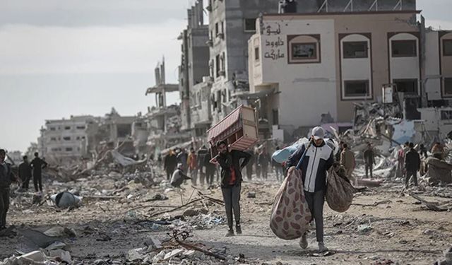 Gazze'de Filistinliler evlerini terk etmeye zorlanıyor