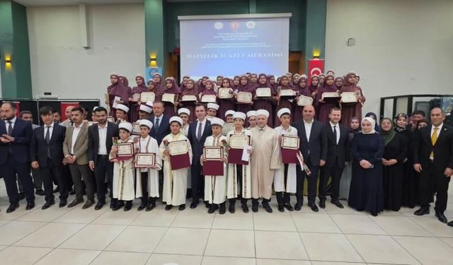 Görkemli hafızlık icazet merasimi: 56 hafız belgelerini aldı