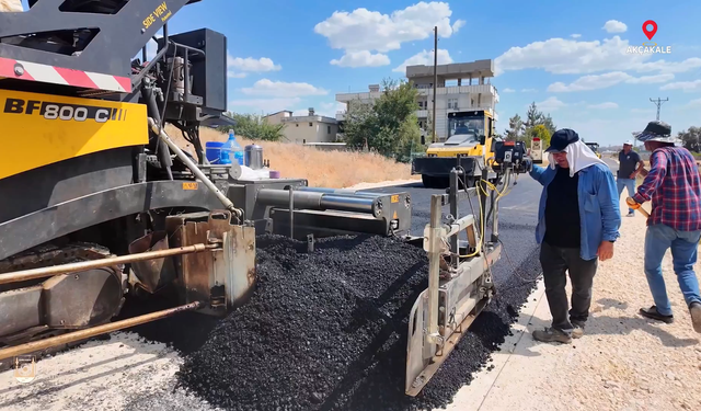 Harran–Akçakale yolunda sıcak asfalt çalışmaları başladı