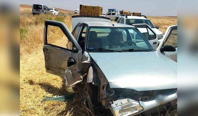 Diyarbakır'da traktörle otomobil çarpıştı: 3 yaralı