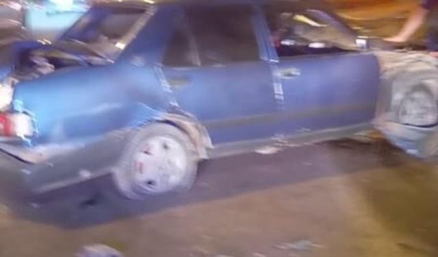 Muş’ta otomobil park halindeki araçlara çarptı: 1'i ağır 3 yaralı
