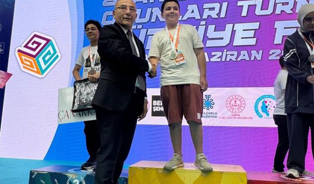 Siverekli öğrenci akıl ve zeka oyunlarında Türkiye birincisi oldu