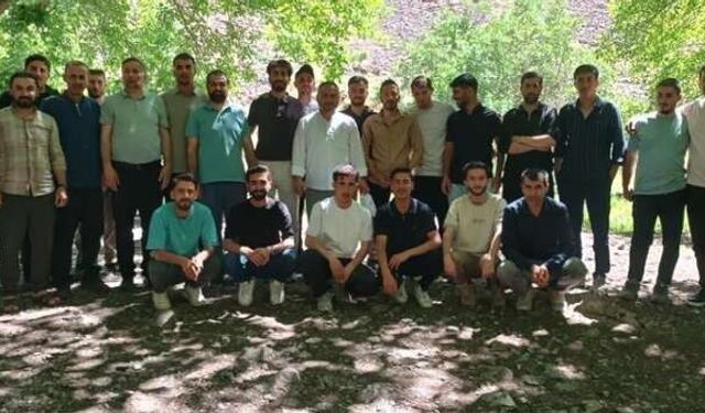 "Umre Ödüllü Gençlik Bilgi Yarışması"na katılan gençlere piknik sürprizi