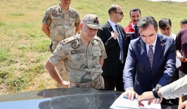 Vali, bin 200 askerin şehit olduğu mekanı ziyarette bulundu