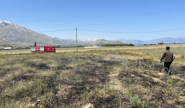 Van'da anız yangını evlere sıçramadan söndürüldü