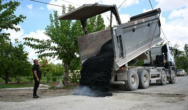 Yeşilyurt Belediyesinden yol yenileme çalışmaları