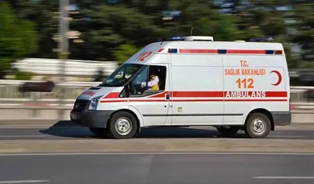 Hastaneye kaldırılan kadın ambulansta doğum yaptı